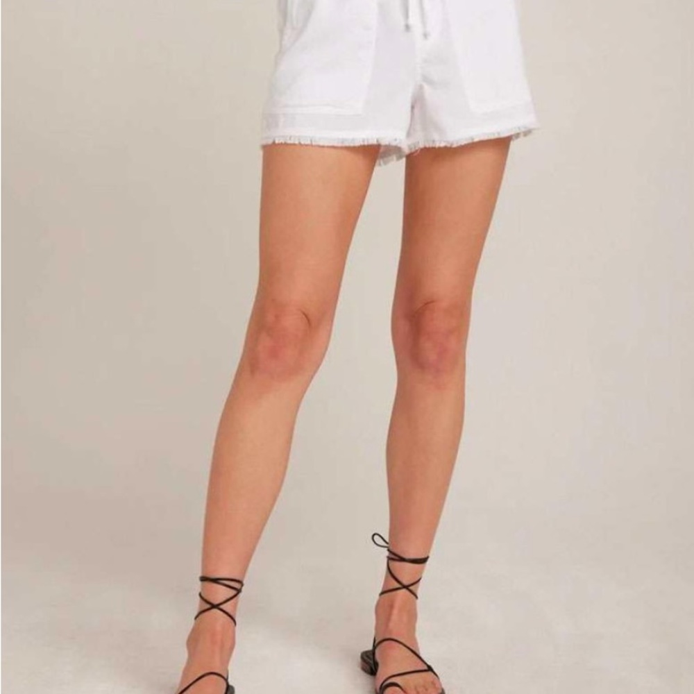 Bella Dahl White Athletic Shorts with Elastic Waistband